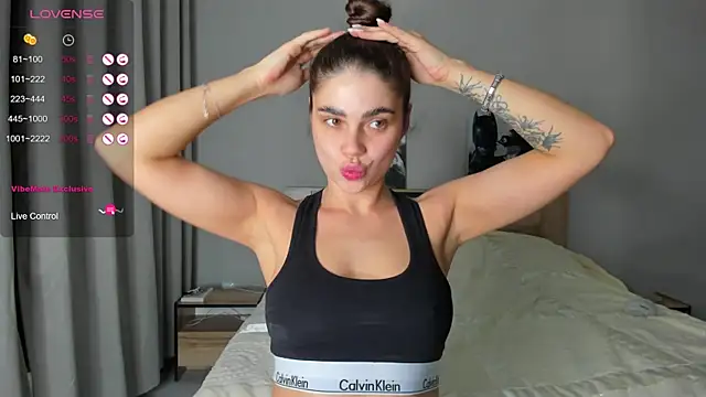 Snapshot of Bella_Foryou chatting on December 14, 2025, 11:10 pm Bella Foryou online show from December 14, 2025, 11:10 pm