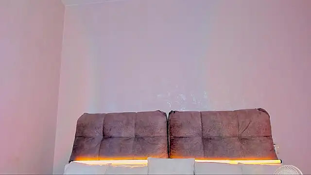 AriellaTesk online show from May 18, 2026, 3:28 am