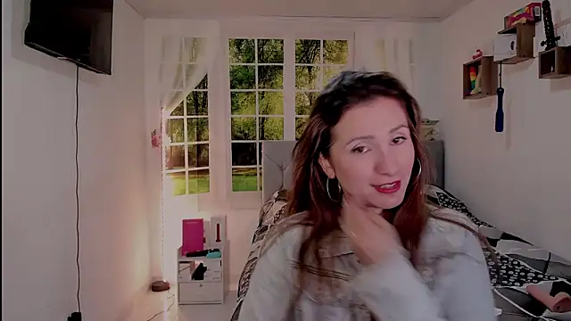 vanessabrown  online show from May 17, 2026, 2:50 pm