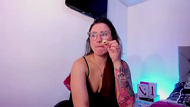 vanessabrown  online show from February 3, 2026, 2:43 am