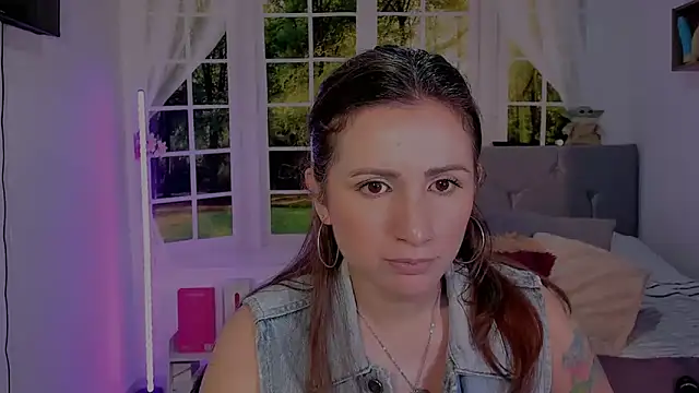 vanessabrown  online show from April 29, 2026, 4:44 pm