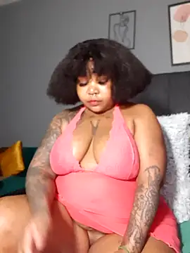 Snapshot of PearlSexxy69 chatting on November 1, 2025, 1:23 am PearlSexxy69 online show from November 1, 2025, 1:23 am