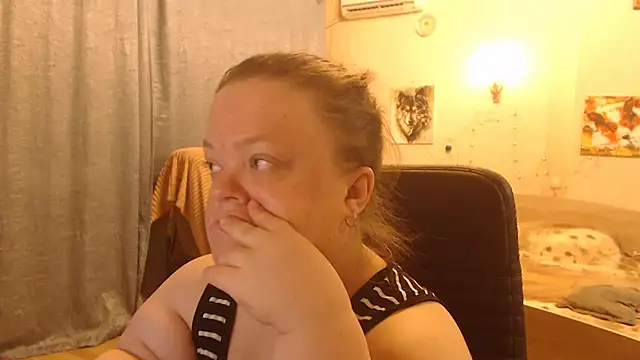 Snapshot of Janiffer_MiMi chatting on February 1, 2025, 12:18 am Janiffer MiMi online show from February 1, 2025, 12:18 am