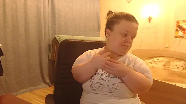Snapshot of Janiffer_MiMi chatting on February 19, 2025, 8:52 pm Janiffer MiMi online show from February 19, 2025, 8:52 pm