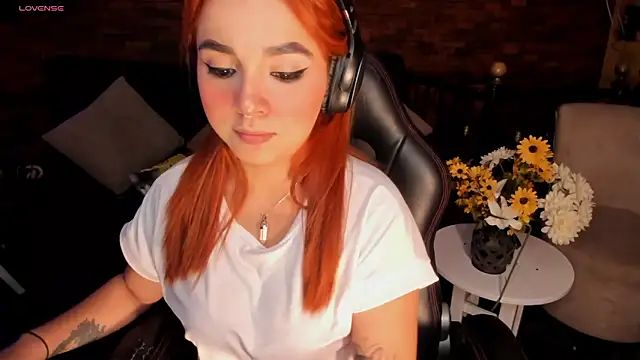 Snapshot of GiaBrooksX chatting on November 9, 2025, 6:28 am GiaBrooksX online show from November 9, 2025, 6:28 am