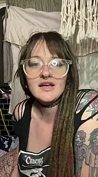 Snapshot of 1-800-FUCKYOU chatting on March 5, 2025, 8:32 pm 1-800-FUCKYOU online show from March 5, 2025, 8:32 pm