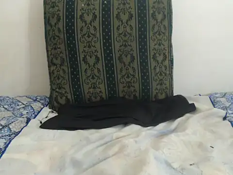 jeancarloscum12 online show from November 10, 2025, 9:31 pm