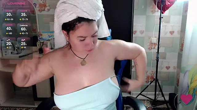 Snapshot of Korolek12 chatting on November 21, 2025, 4:44 am Korolek12 online show from November 21, 2025, 4:44 am