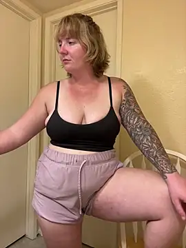 Snapshot of Lizzyloo chatting on February 12, 2025, 6:09 pm Lizzyloo online show from February 12, 2025, 6:09 pm