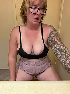 Snapshot of Lizzyloo chatting on February 20, 2025, 3:12 am Lizzyloo online show from February 20, 2025, 3:12 am