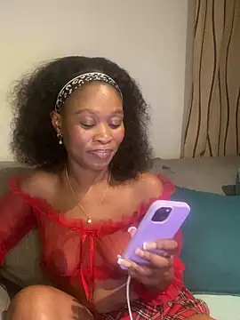 Snapshot of PETITE_NAOMI chatting on October 13, 2025, 5:25 pm PETITE NAOMI online show from October 13, 2025, 5:25 pm