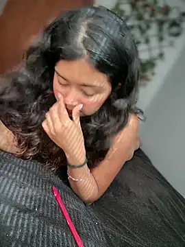 Snapshot of Peach_Girll chatting on February 5, 2026, 2:35 pm Peach Girll online show from February 5, 2026, 2:35 pm