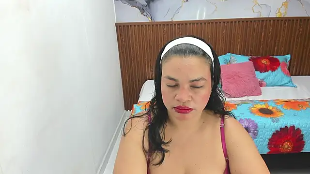 Snapshot of Cloe_35 chatting on March 7, 2026, 8:25 pm Cloe 35 online show from March 7, 2026, 8:25 pm