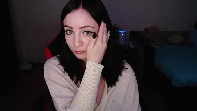 Laralianna online show from October 28, 2025, 7:46 pm