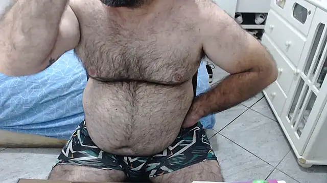 Snapshot of MysterBearMG chatting on December 18, 2025, 2:05 am MysterBearMG online show from December 18, 2025, 2:05 am