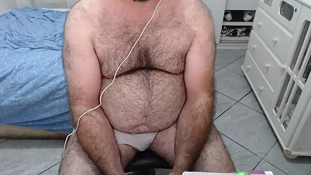 Snapshot of MysterBearMG chatting on December 17, 2025, 12:59 am MysterBearMG online show from December 17, 2025, 12:59 am