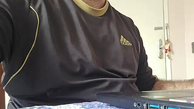 Snapshot of MysterBearMG chatting on December 19, 2025, 4:53 pm MysterBearMG online show from December 19, 2025, 4:53 pm