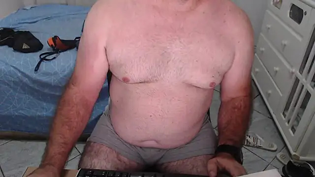 Snapshot of MysterBearMG chatting on January 5, 2026, 11:08 pm MysterBearMG online show from January 5, 2026, 11:08 pm