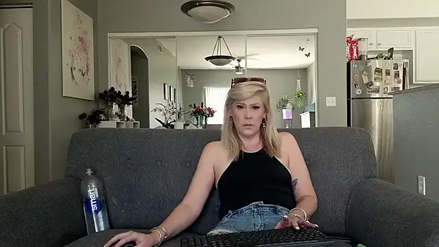 Lexi Shocker online show from November 6, 2025, 6:56 pm