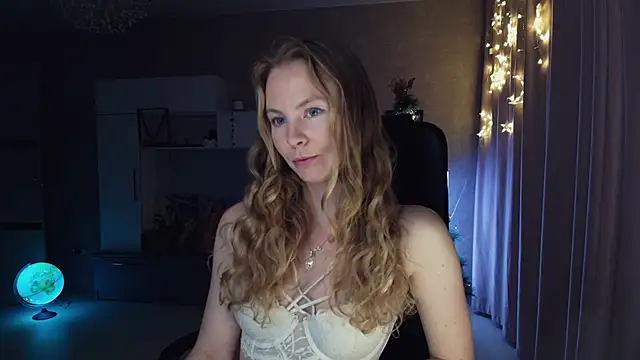 Cuddle Cat online show from December 3, 2025, 1:54 pm