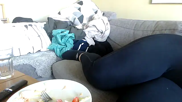 Snapshot of sweeti_Em chatting on May 22, 2026, 5:22 pm sweeti Em online show from May 22, 2026, 5:22 pm