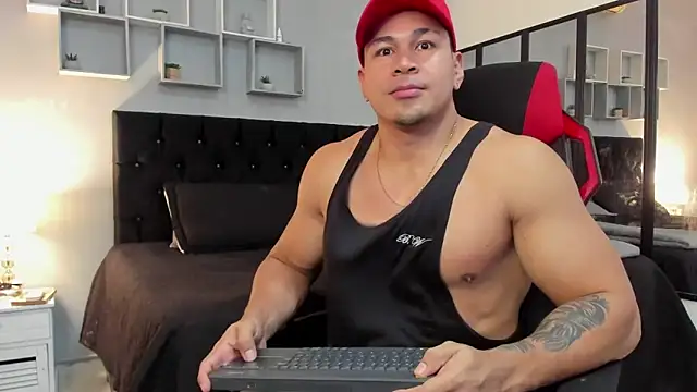 Snapshot of tyler_hank01 chatting on December 23, 2025, 2:11 am tyler hank01 online show from December 23, 2025, 2:11 am