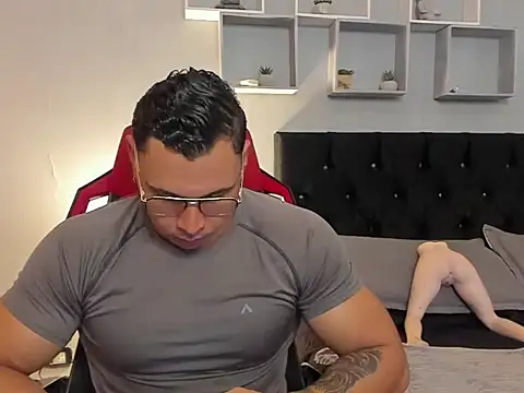 Snapshot of tyler_hank01 chatting on April 15, 2026, 12:38 am tyler hank01 online show from April 15, 2026, 12:38 am