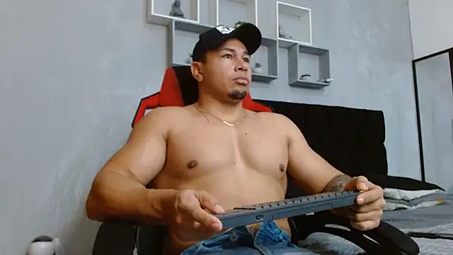 tyler hank01 online show from May 29, 2026, 11:49 am