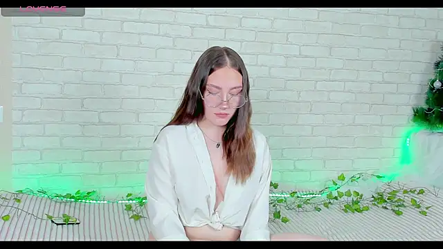 LinaKenny online show from December 20, 2025, 5:05 pm