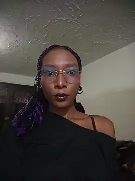 Snapshot of Majo_Smith25 chatting on November 15, 2025, 12:25 am Majo Smith25 online show from November 15, 2025, 12:25 am