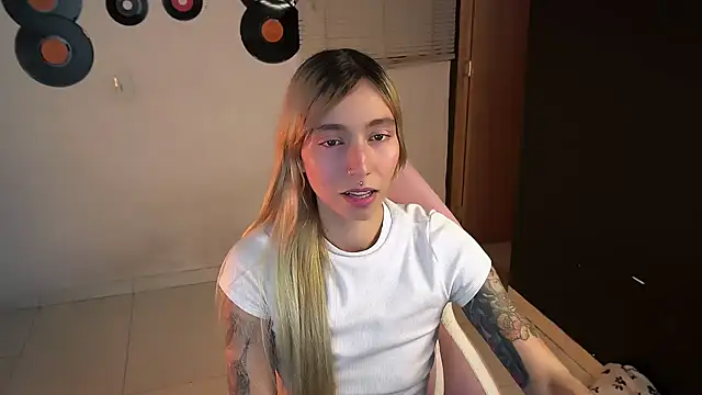 Saucy Jenn online show from May 24, 2026, 2:22 am