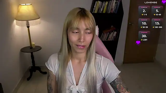 Snapshot of Saucy_Jenn chatting on February 28, 2026, 3:39 am Saucy Jenn online show from February 28, 2026, 3:39 am