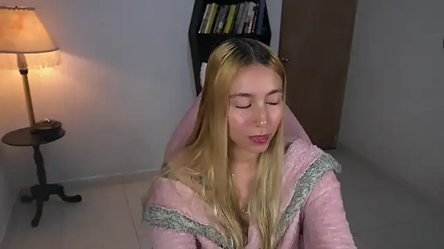 Saucy Jenn online show from November 13, 2025, 1:42 am