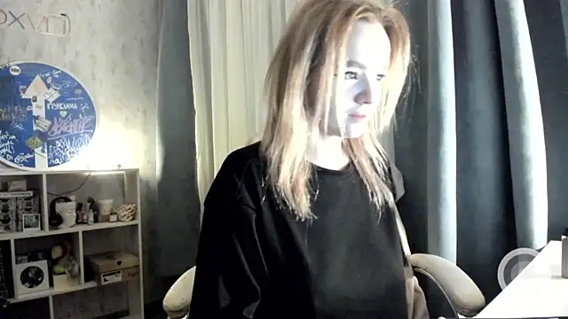 Snapshot of SarahRomantic chatting on February 17, 2025, 8:38 pm SarahRomantic online show from February 17, 2025, 8:38 pm