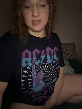 EmmieRae online show from October 17, 2025, 3:32 am