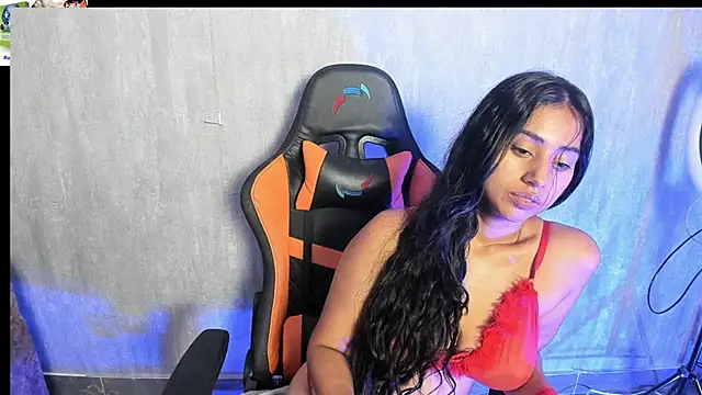 Snapshot of Valentinne_z chatting on February 9, 2025, 4:25 am Valentinne z online show from February 9, 2025, 4:25 am