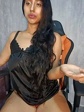 Snapshot of Valentinne_z chatting on February 14, 2025, 9:13 am Valentinne z online show from February 14, 2025, 9:13 am