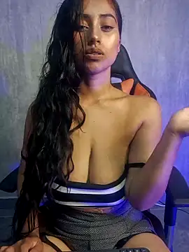 Snapshot of Valentinne_z chatting on February 9, 2025, 5:22 pm Valentinne z online show from February 9, 2025, 5:22 pm