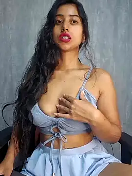 Snapshot of Valentinne_z chatting on February 18, 2025, 9:10 am Valentinne z online show from February 18, 2025, 9:10 am