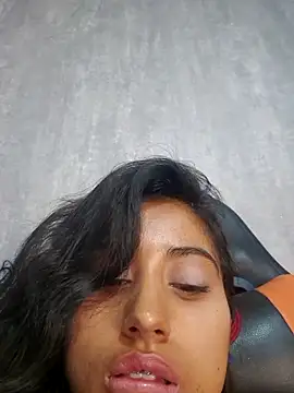Snapshot of Valentinne_z chatting on February 22, 2025, 6:28 am Valentinne z online show from February 22, 2025, 6:28 am