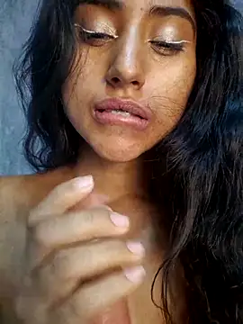 Snapshot of Valentinne_z chatting on February 14, 2025, 12:14 pm Valentinne z online show from February 14, 2025, 12:14 pm