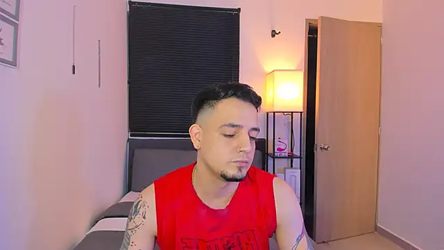 Snapshot of alejandro_calderon1 chatting on April 25, 2026, 4:37 am alejandro calderon1 online show from April 25, 2026, 4:37 am