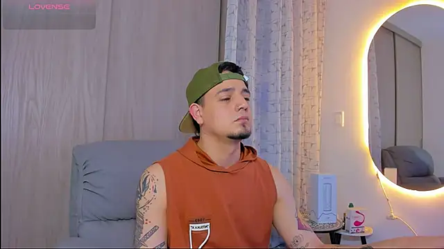 alejandro calderon1 online show from November 24, 2025, 1:49 am