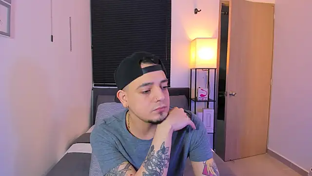 Snapshot of alejandro_calderon1 chatting on April 30, 2026, 5:36 am alejandro calderon1 online show from April 30, 2026, 5:36 am