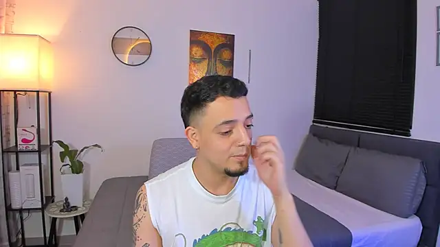 Snapshot of alejandro_calderon1 chatting on May 20, 2026, 1:57 am alejandro calderon1 online show from May 20, 2026, 1:57 am