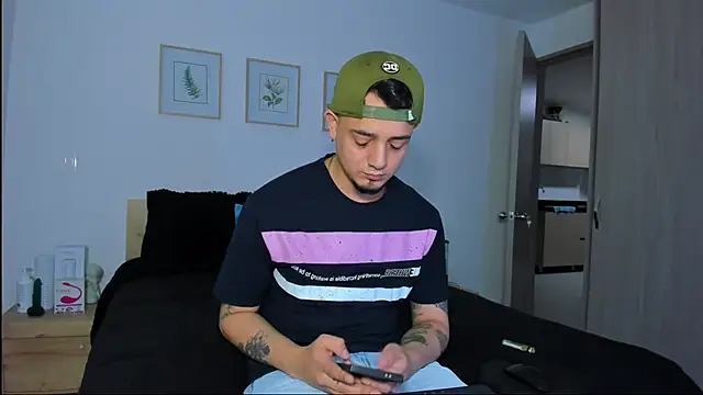 alejandro calderon1 online show from December 21, 2025, 2:03 am