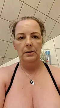 Snapshot of saharaheiss chatting on February 16, 2025, 5:04 pm saharaheiss online show from February 16, 2025, 5:04 pm