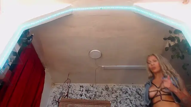 Snapshot of hornytsblonde chatting on January 21, 2025, 2:26 pm hornytsblonde online show from January 21, 2025, 2:26 pm