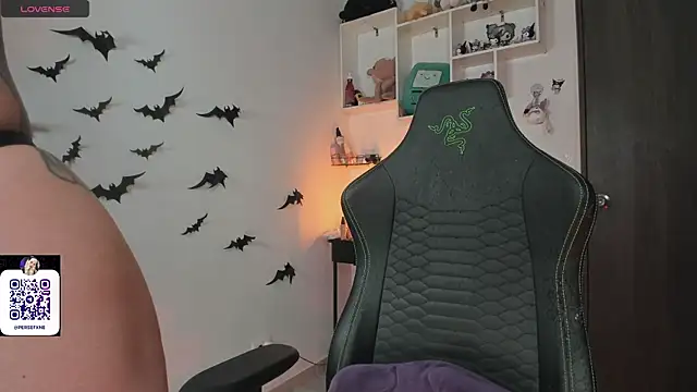 damnliciousss online show from November 14, 2025, 11:30 pm