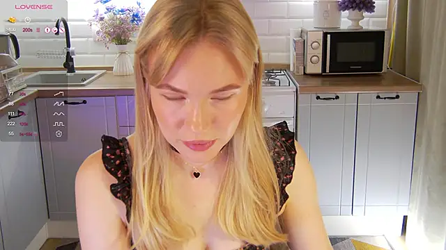 Snapshot of Veronika_Mitchel chatting on October 27, 2025, 3:35 pm Veronika Mitchel online show from October 27, 2025, 3:35 pm